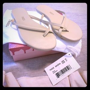 Tkees Riley flip flops